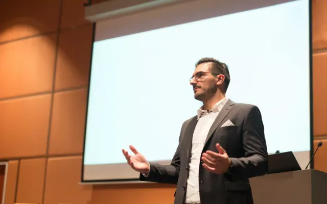 Effective 1:1 meeting questions that build trust between managers and their teams