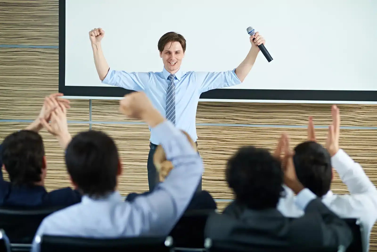 A 2-minute speech is about 260-300 words (2.5 min: 325-375, 3 min: 390-450). Use the free calculator to hit your exact word count. How Many Words Fit in 2 Minutes? Speech Prep Made Simple