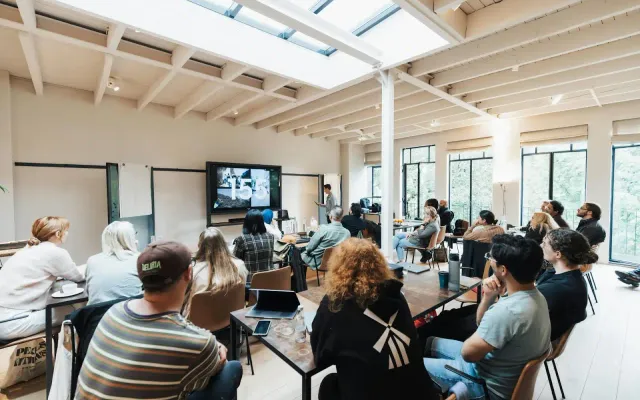 Multimedia Presentation Tips That Capture Attention and Drive Response