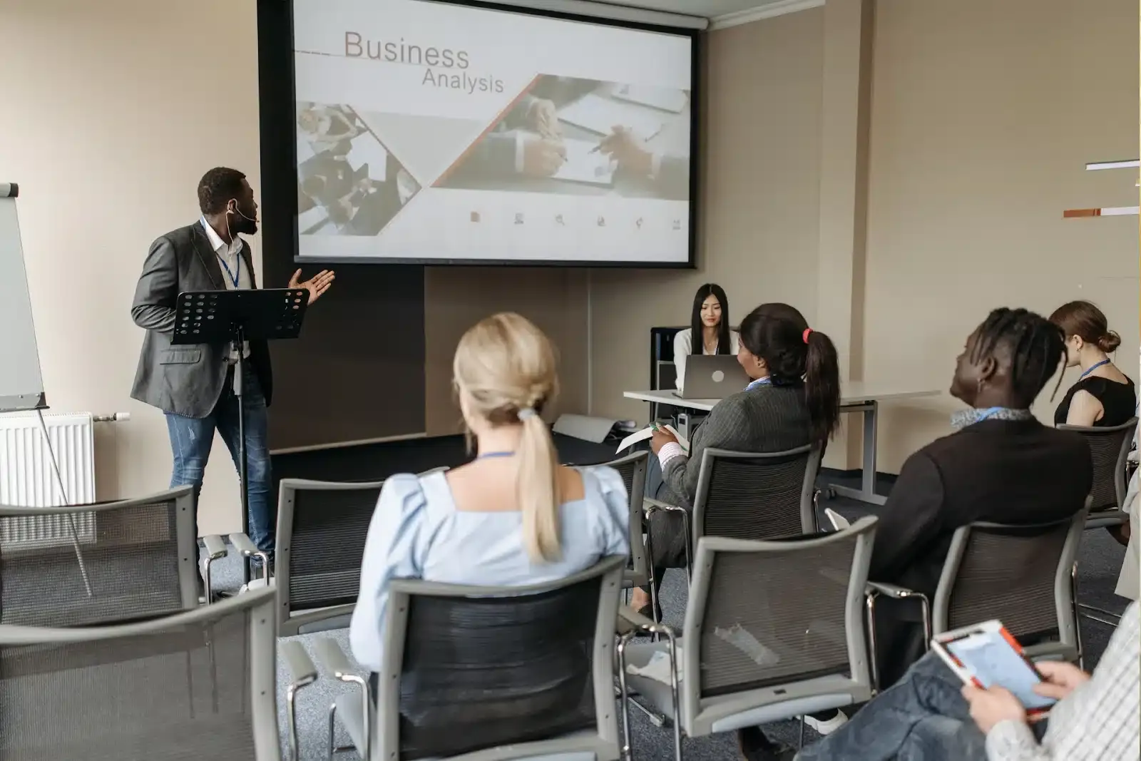 How to use a presentation clicker to step away from the podium — make eye contact, move freely, and truly connect with your audience. Use a Presentation Clicker to Power Better Audience Connection