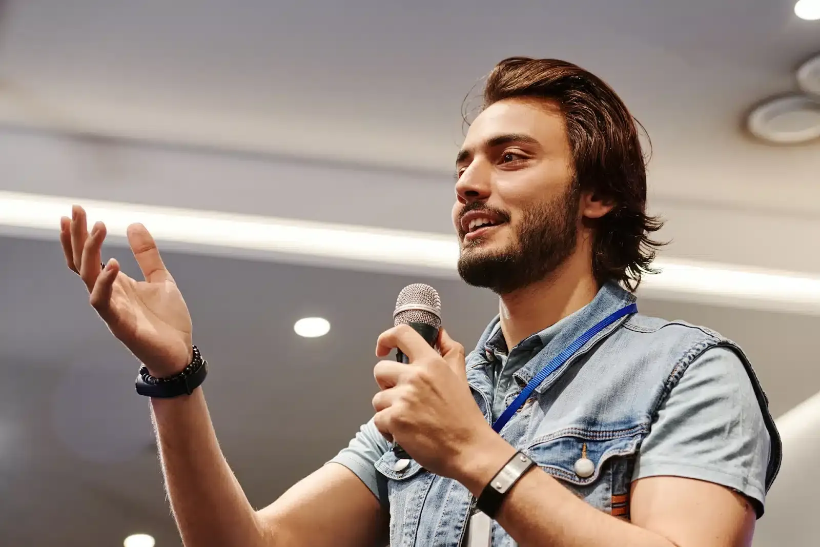 The best public speaking books, from Made to Stick to Talk Like TED, that sharpen storytelling, build connection, and make your message stick. Best Public Speaking Books That Help You Connect with Your Audience