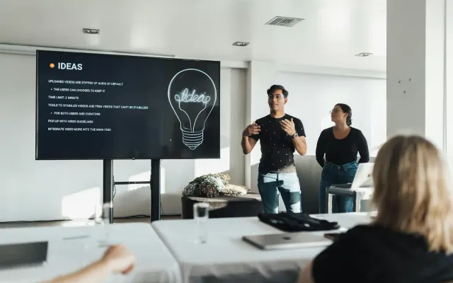 Build a Speaking Outline That Guides Dialogue and Sparks Interaction