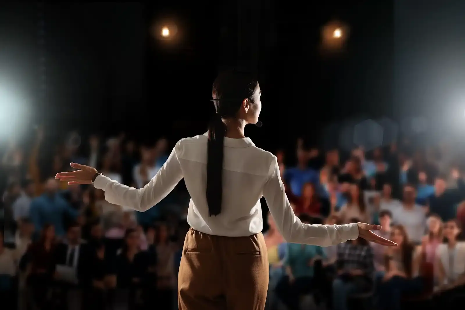 Practical tips to talk in public with confidence—calm the nerves, hold attention, and handle questions like a pro. Works for meetings and big stages alike. Tips To Talk In Public: Everything You Didn’t Know You Needed